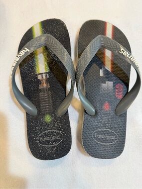 Havaianas Star Wars Flip Flops Gray Kids Size 3/4 Darth Vader Lightsaber